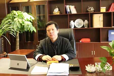 黄斌.jpg